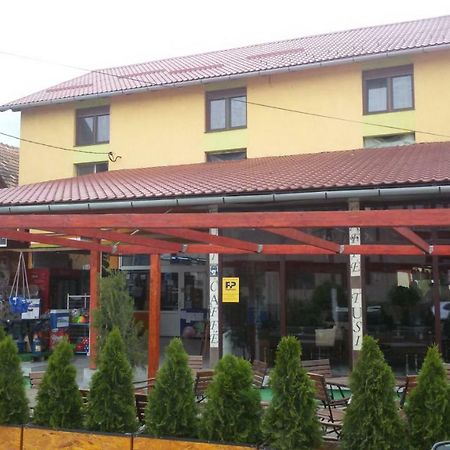 La Tusi Lovrin酒店 外观 照片