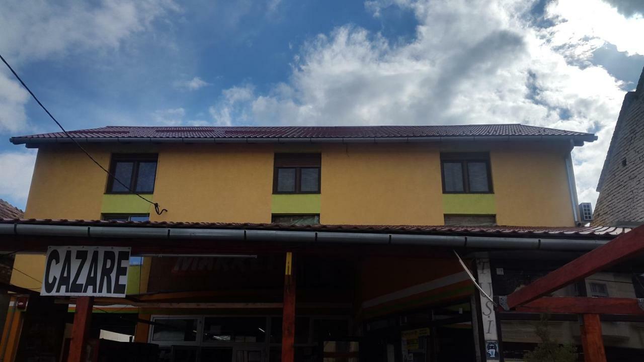 La Tusi Lovrin酒店 外观 照片
