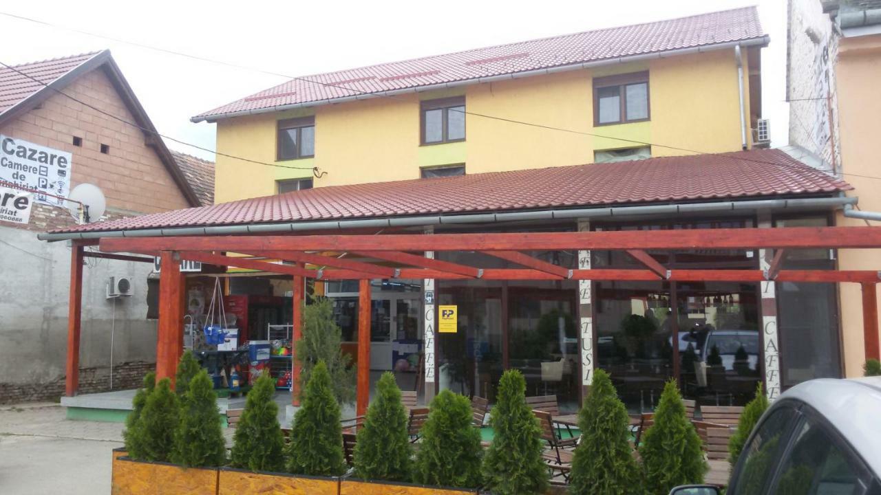 La Tusi Lovrin酒店 外观 照片
